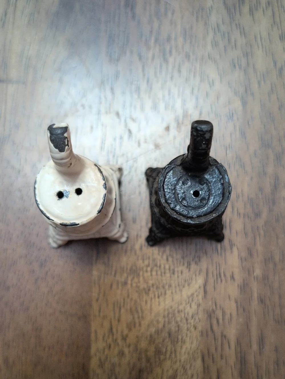 Cast Iron Potbelly Stove Salt/Pepper Shakers(Vtg)